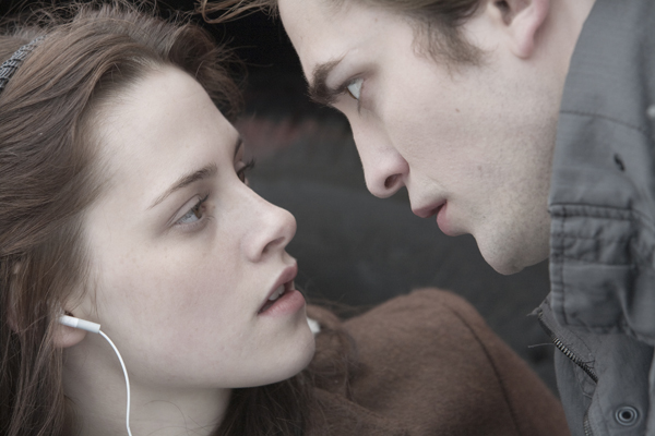 Twilight-Edward-Bella-iPod.jpg