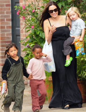 angelina-jolie-maxi-dress.jpg