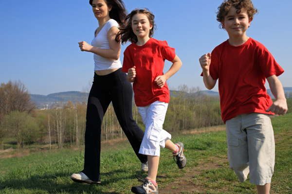 mom running with kids Womens Safety Tip with kids